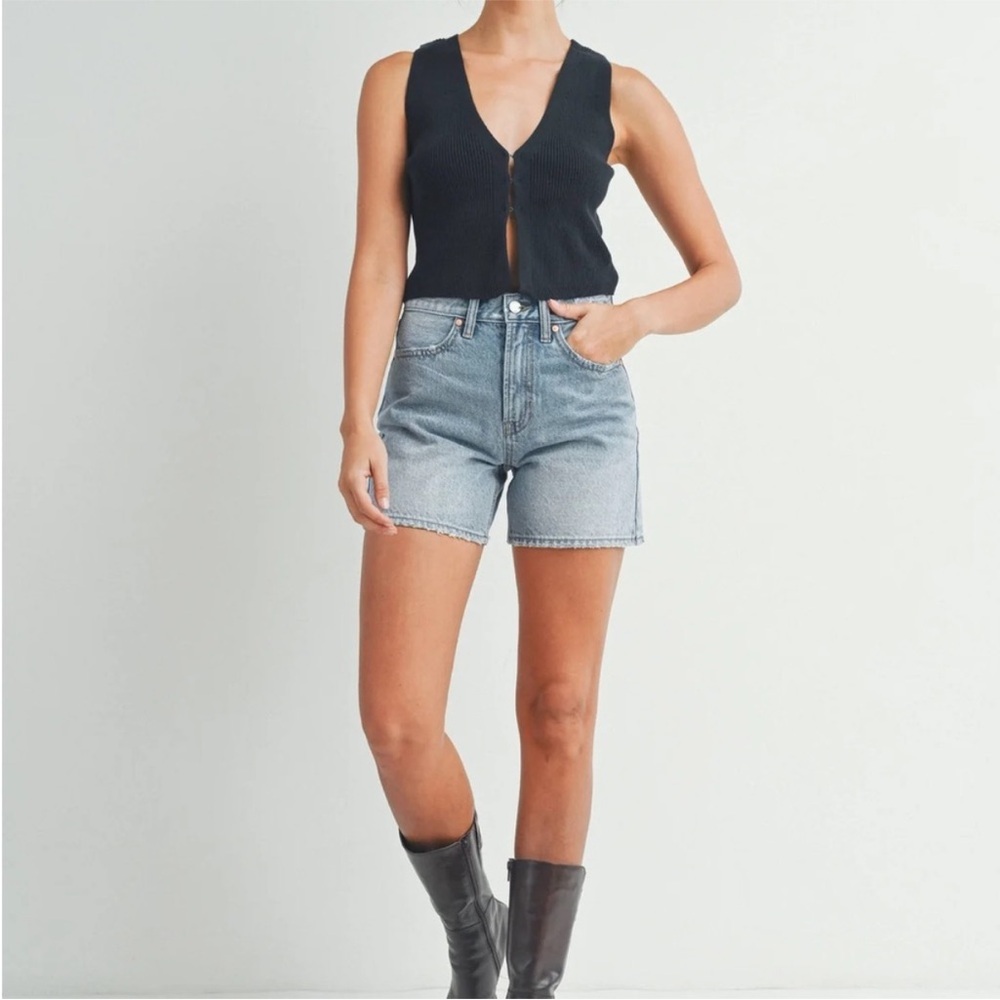 JBD Just Black Denim- Light Wash Jean Shorts, size Medium